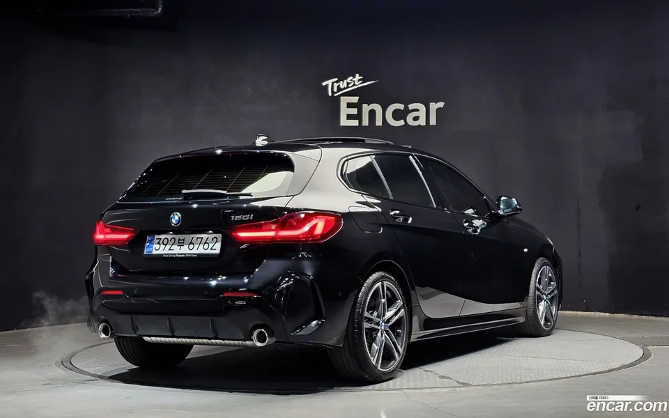 BMW 1 Series 120i M 2024 — миниатюра 2