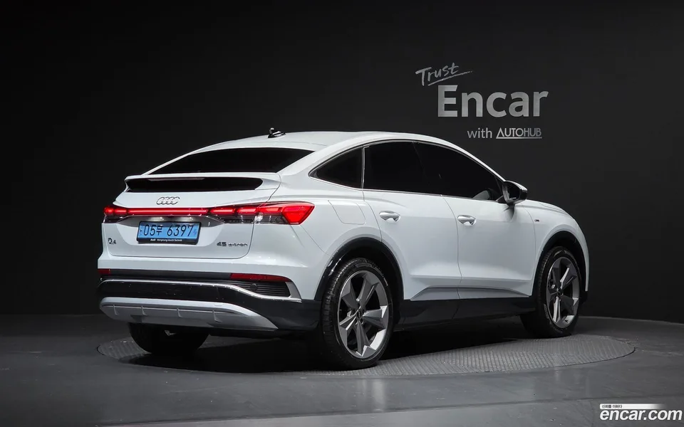 Audi Q4 e-tron 45 2025 — миниатюра 2