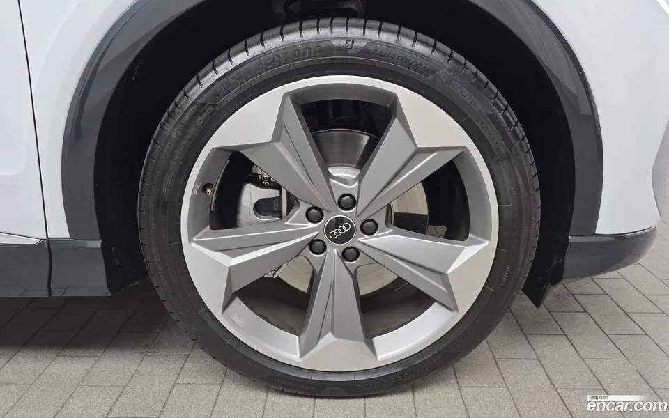 Audi Q4 e-tron 45 2025 — миниатюра 5