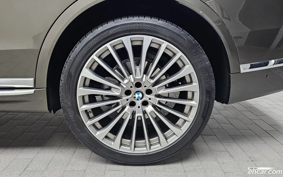 BMW X7 xDrive 40i 6 2023 — миниатюра 5