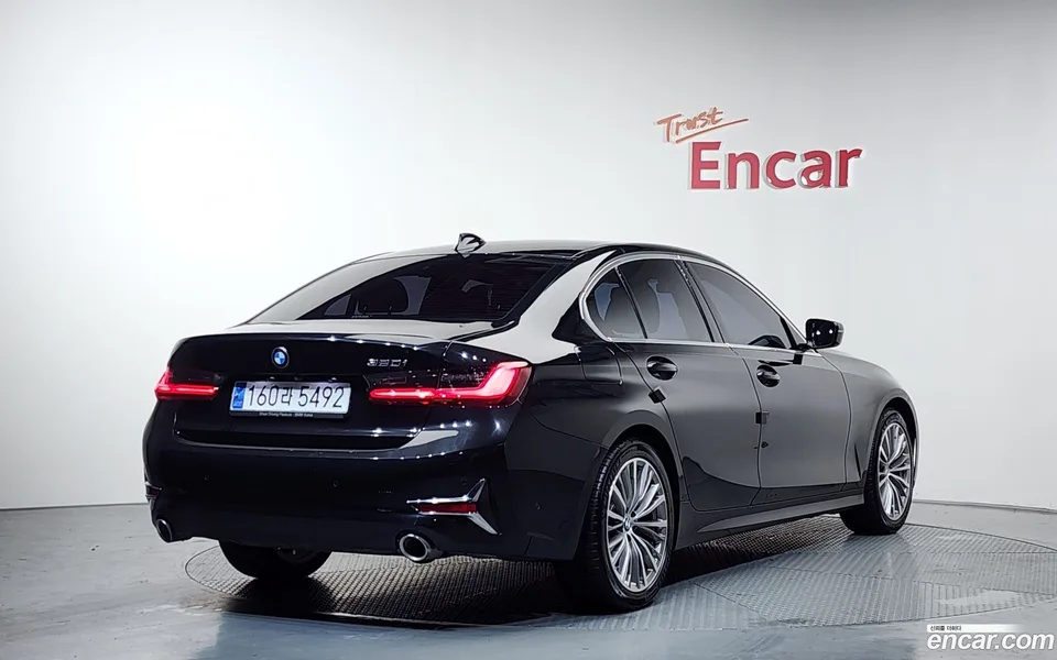 BMW 3 Series 320i 2022 — миниатюра 2