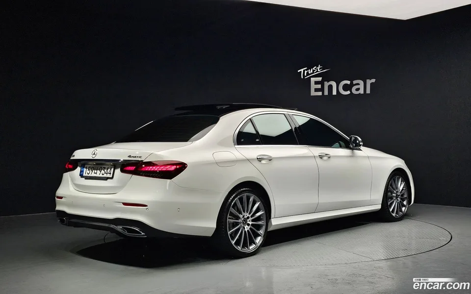 Mercedes-Benz E-Class E350 4MATIC AMG Line 2022 — миниатюра 2