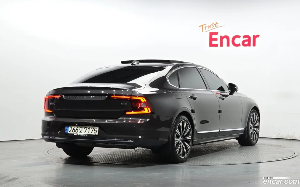 Volvo S90 B5 2022 — миниатюра 2