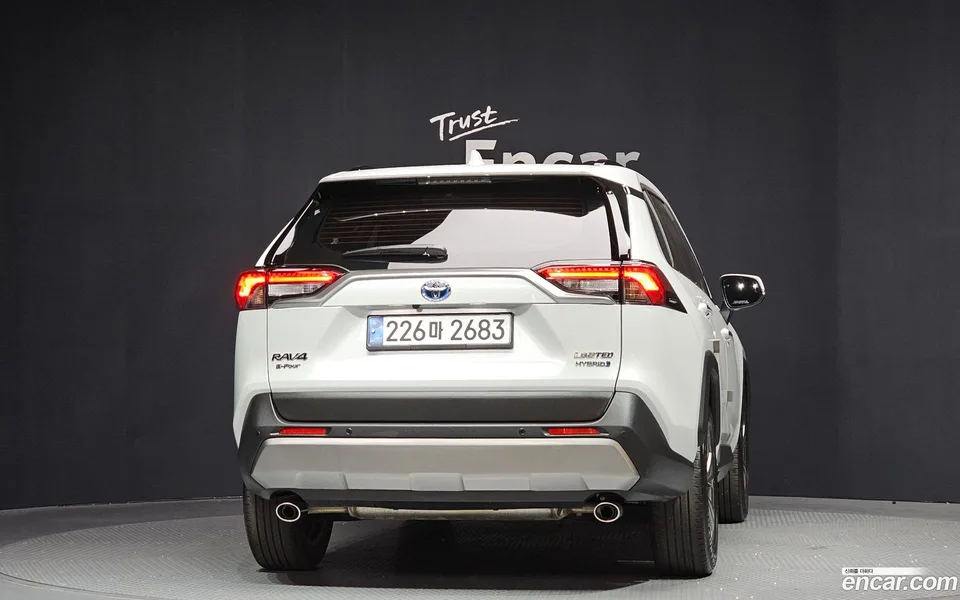 Toyota RAV4 2.5 4WD LTD 2024 — миниатюра 4