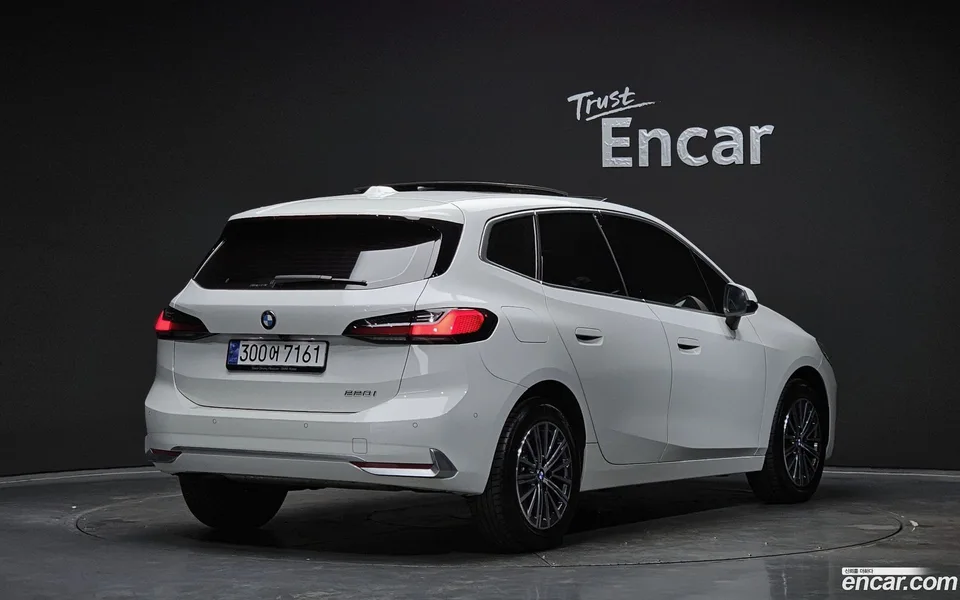 BMW 2 Series Active Tourer 220i 2023 — миниатюра 2