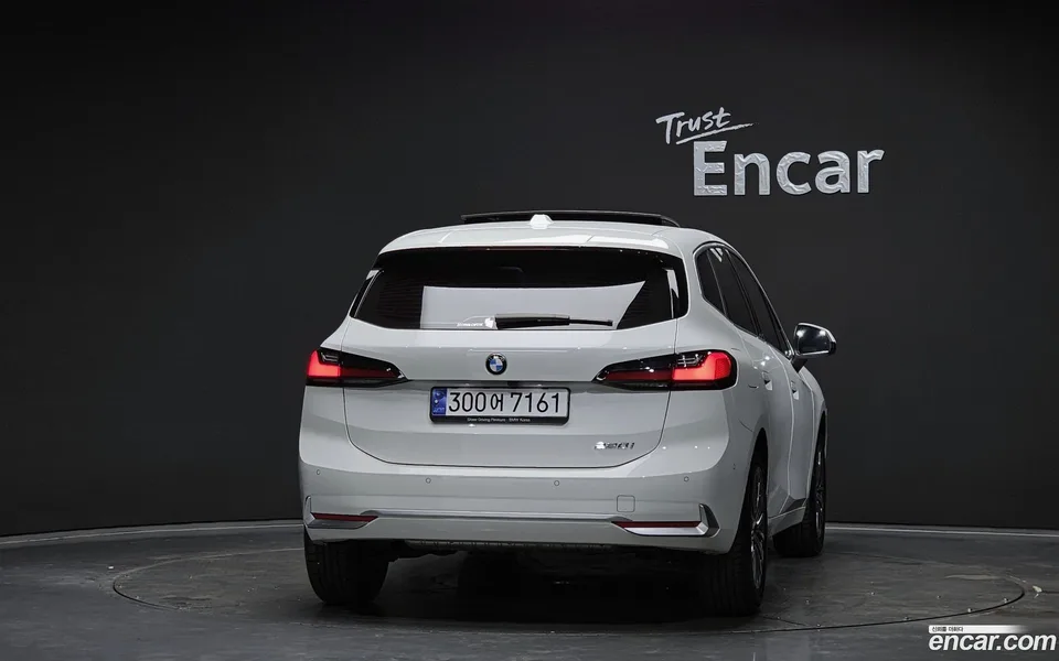 BMW 2 Series Active Tourer 220i 2023 — миниатюра 4