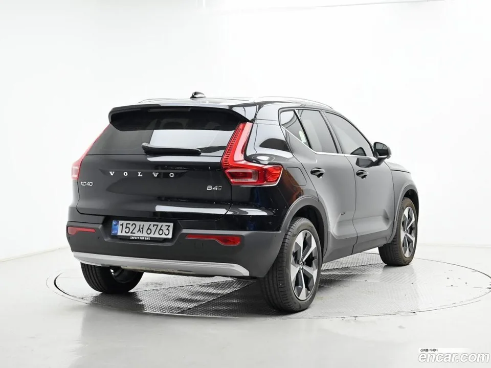 Volvo XC40 B4 2025 — миниатюра 2