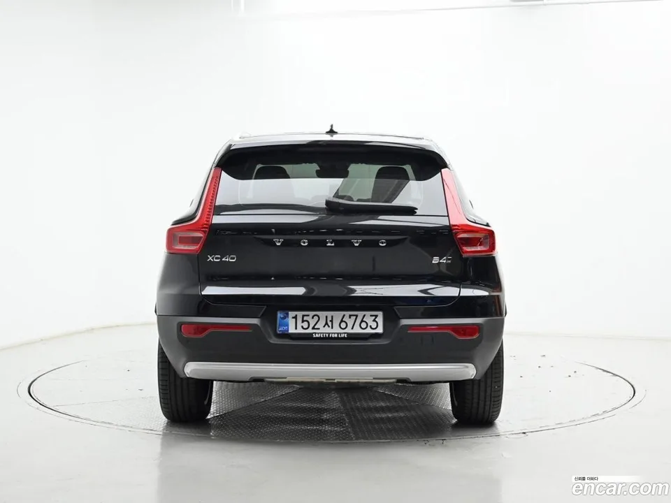 Volvo XC40 B4 2025 — миниатюра 4
