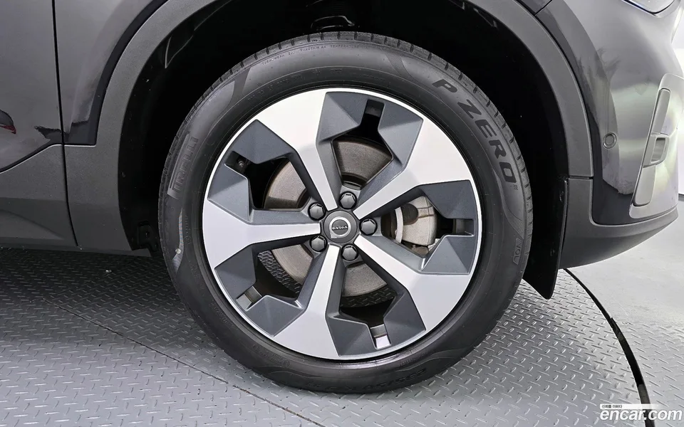 Volvo XC40 B4 2023 — миниатюра 5