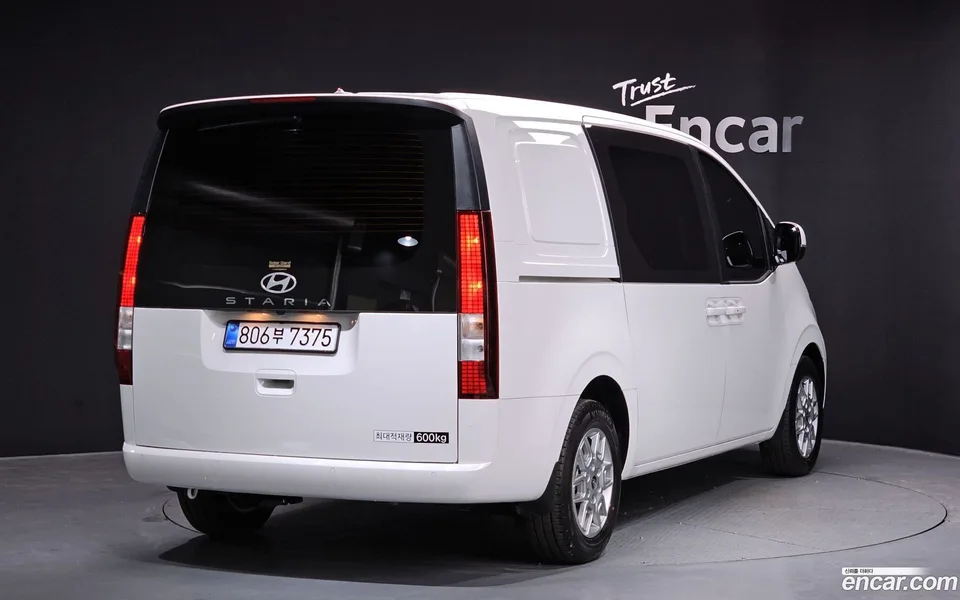 Hyundai Staria HEV 1.6 5 2025 — миниатюра 2
