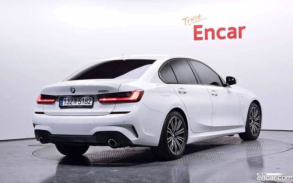 BMW 3 Series 320i M 2022 — миниатюра 2