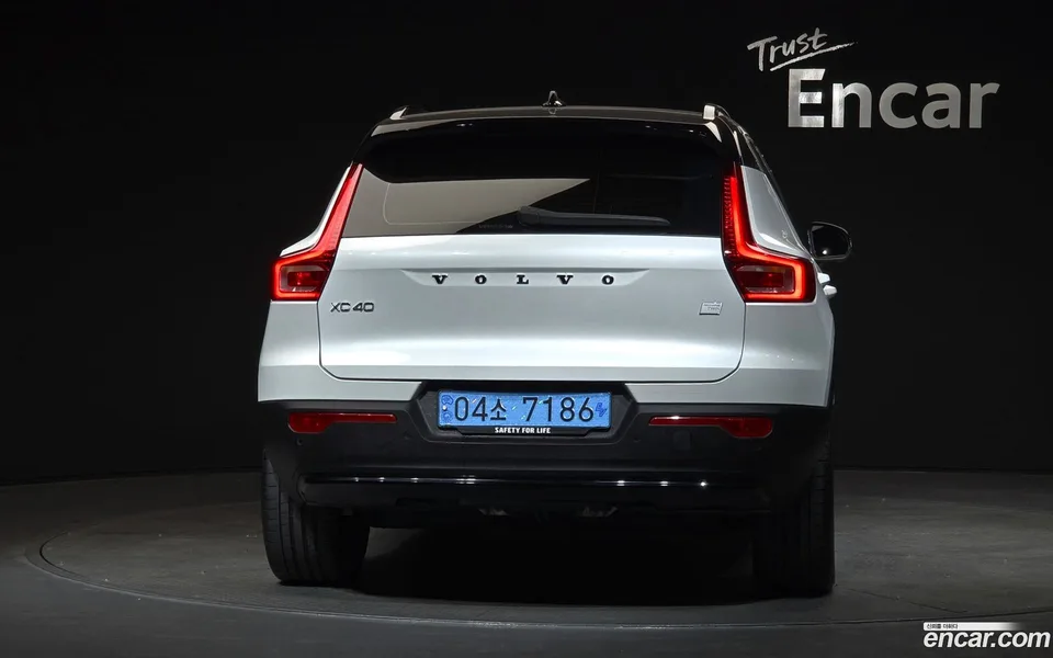 Volvo XC40 Recharge 2024 — миниатюра 4
