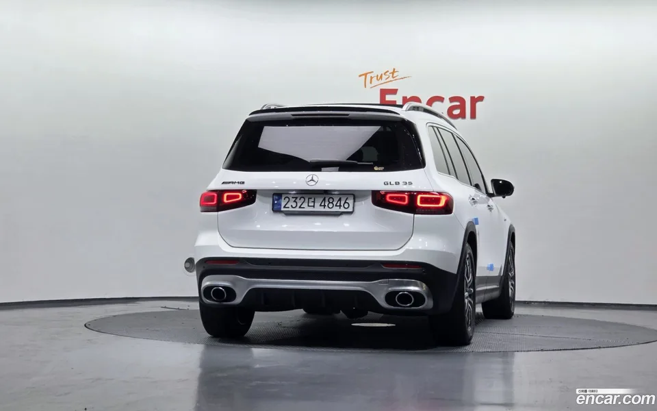 Mercedes-Benz GLB-Class AMG GLB35 4MATIC 2023 — миниатюра 4