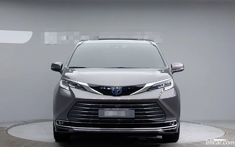 Toyota Sienna 2.5 2WD 2022 — миниатюра 2