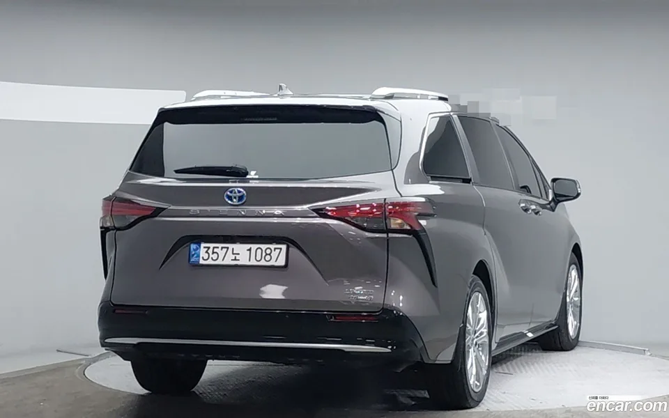 Toyota Sienna 2.5 2WD 2022 — миниатюра 3