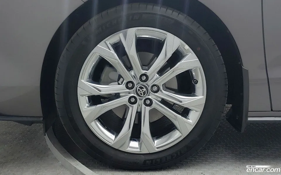 Toyota Sienna 2.5 2WD 2022 — миниатюра 5