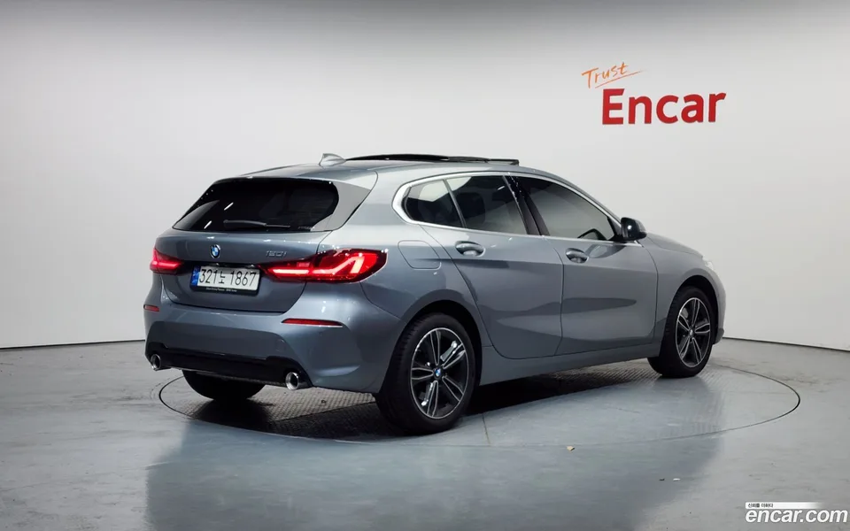 BMW 1 Series 120i 2023 — миниатюра 2