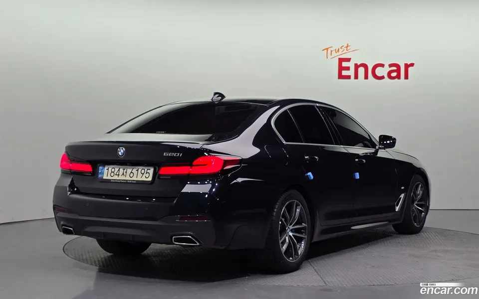 BMW 5 Series 520i M 2023 — миниатюра 2