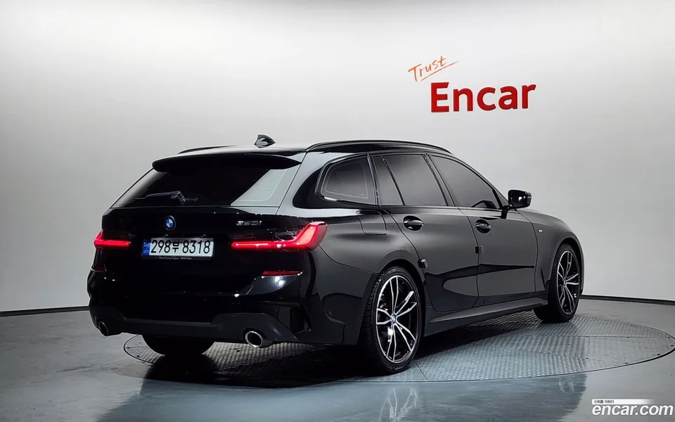 BMW 3 Series 320i M 2022 — миниатюра 2