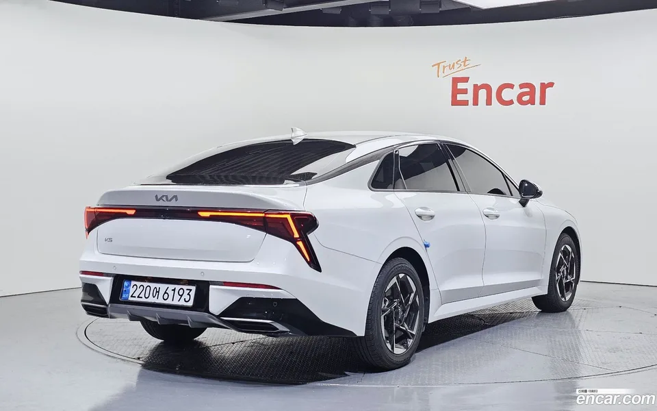 Kia K 5 2.0 LPi() 2023 — миниатюра 2