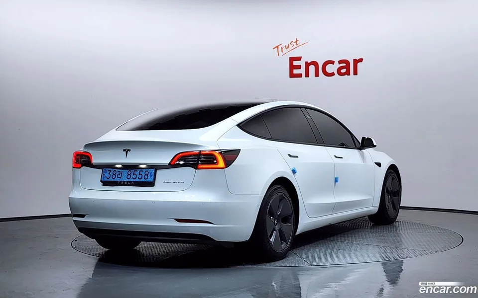 Tesla Model 3 AWD 2022 — миниатюра 2