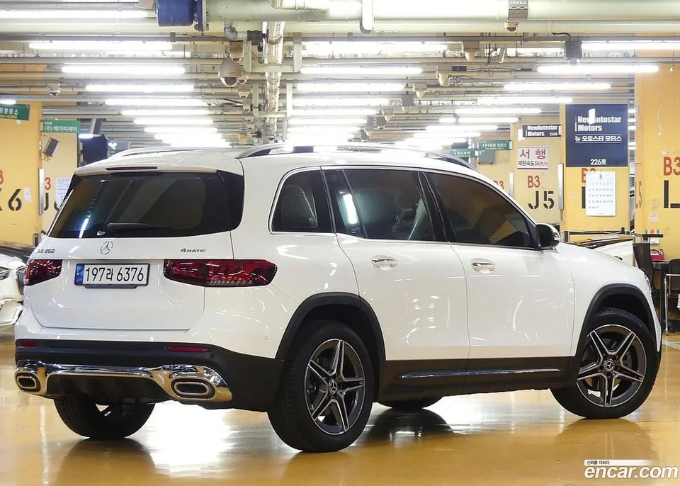 Mercedes-Benz GLB-Class GLB250 4MATIC 2023 — миниатюра 2