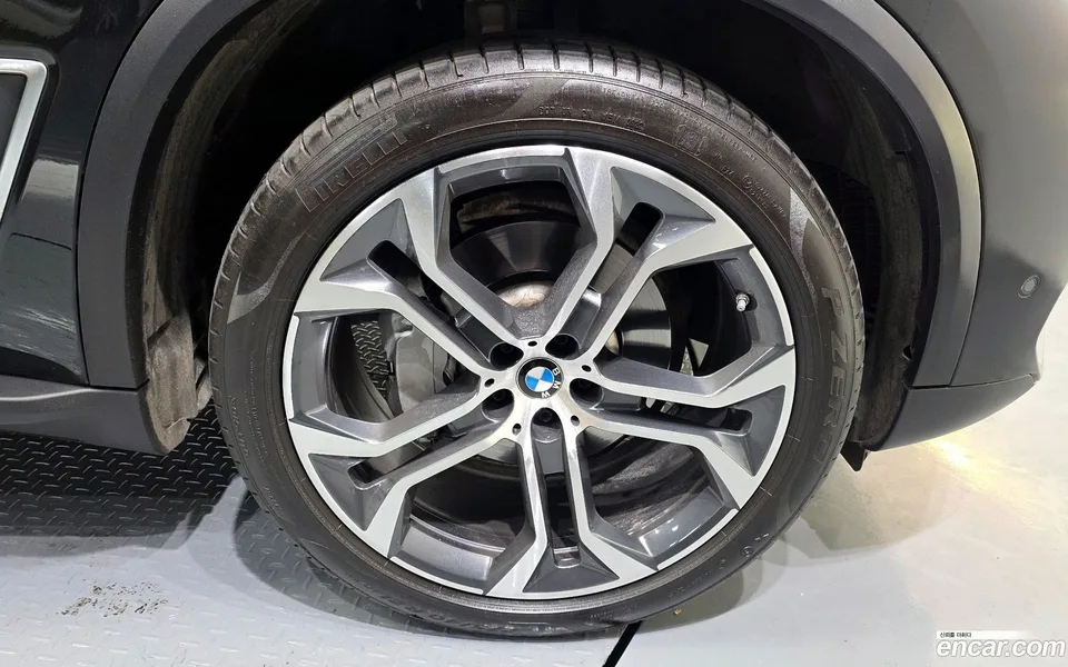 BMW X5 xDrive 40i xLine 2022 — миниатюра 5