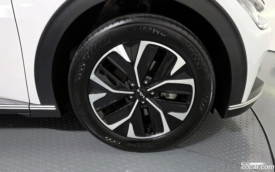 Kia EV6 2023 — миниатюра 5