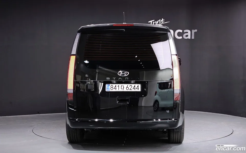 Hyundai Staria 5 2023 — миниатюра 4