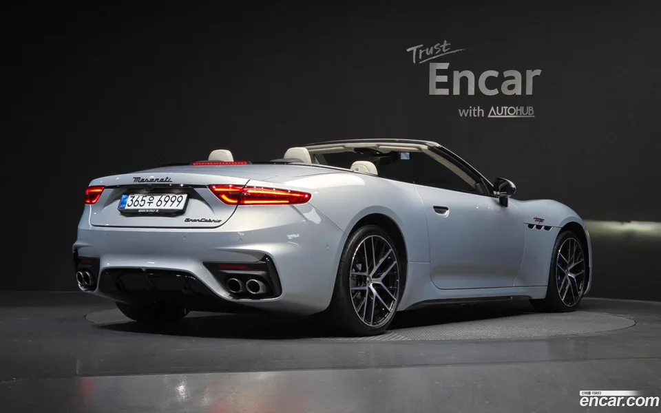 Maserati GranCabrio 3.0 V6 2024 — миниатюра 2