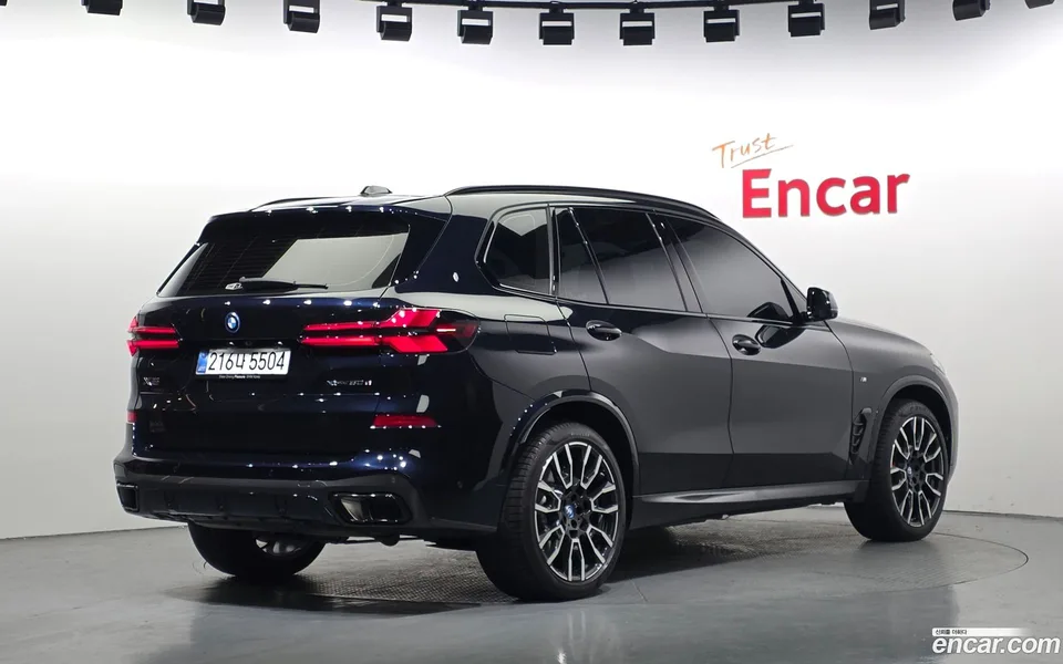 BMW X5 xDrive 50e M 2025 — миниатюра 2