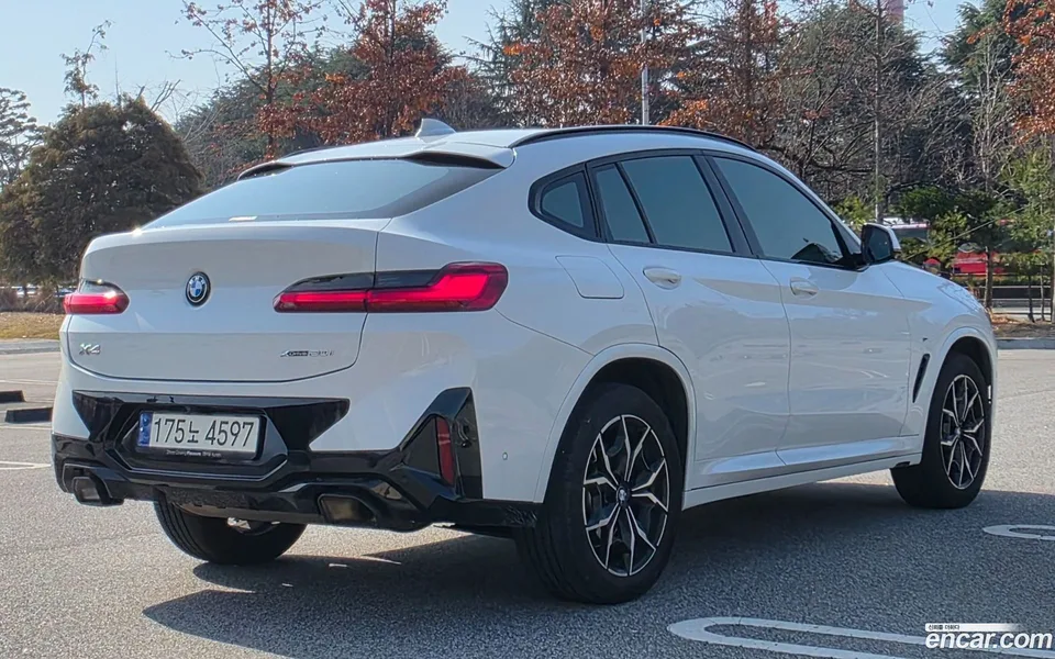 BMW X4 xDrive20i M 2023 — миниатюра 2