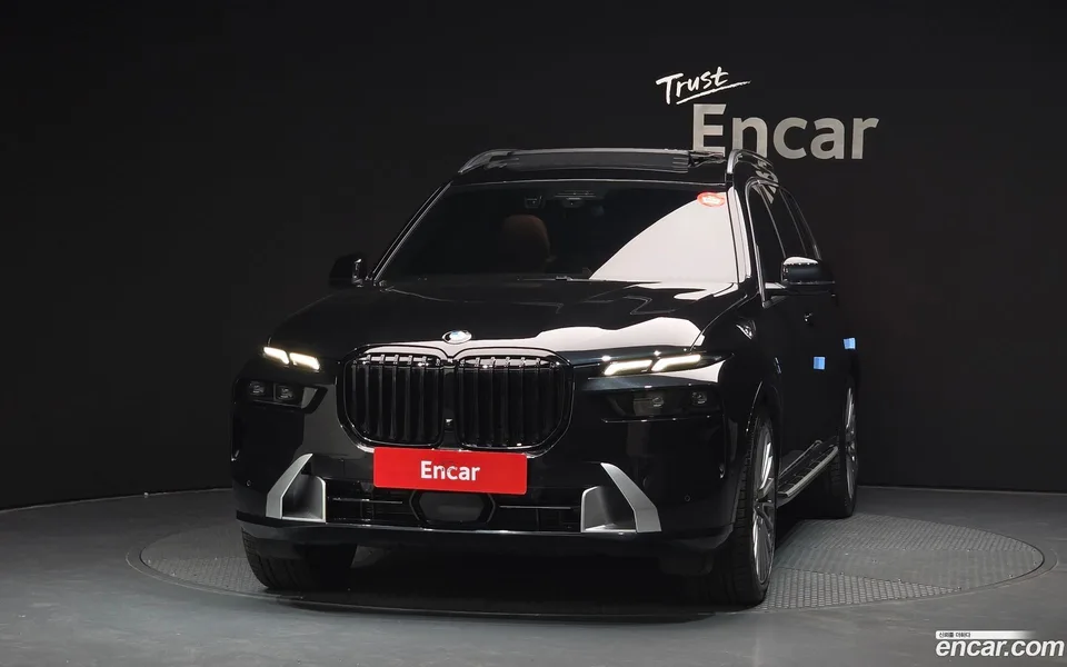 BMW X7 xDrive 40i 7 2023 — миниатюра 3