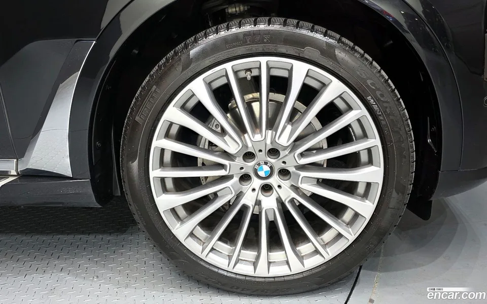 BMW X7 xDrive 40i 7 2023 — миниатюра 5