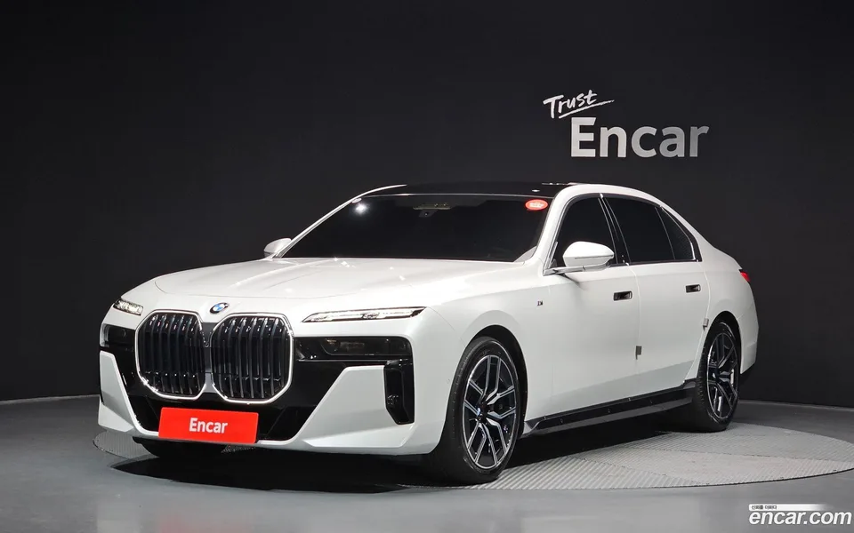 BMW 7 Series 740i xDrive M 2025 — фото 1, купить с доставкой в Москву