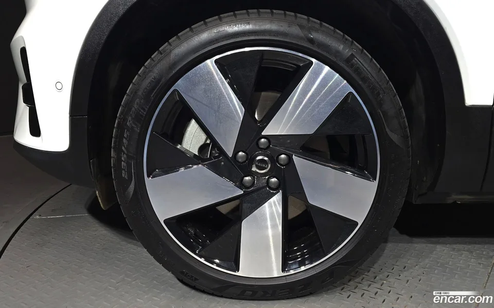 Volvo XC40 Recharge 2024 — миниатюра 5