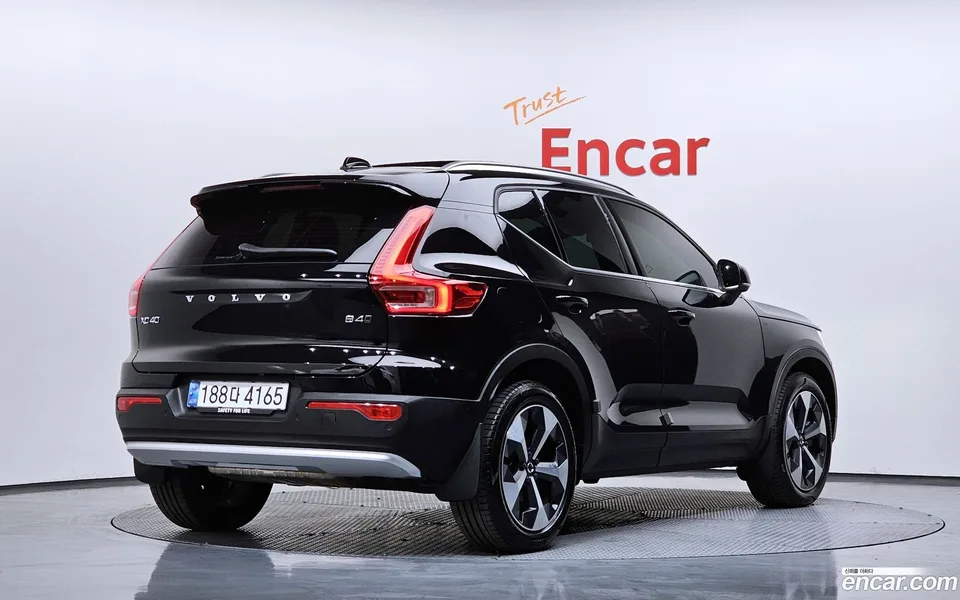 Volvo XC40 B4 2024 — миниатюра 2