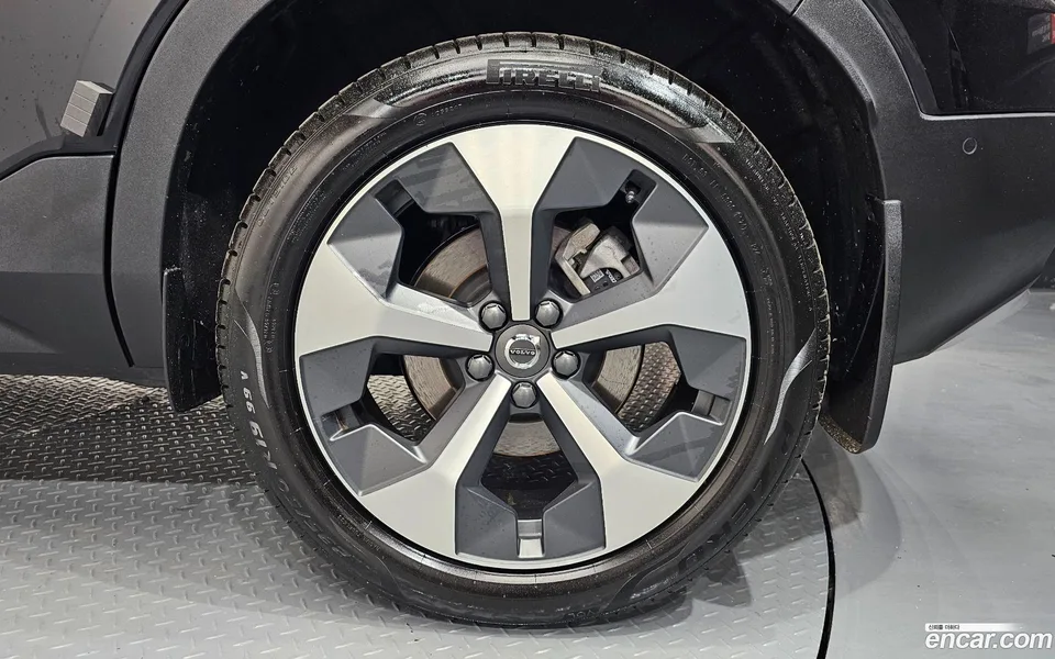 Volvo XC40 B4 2024 — миниатюра 5