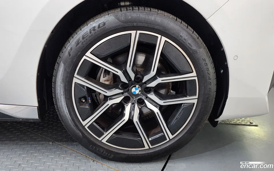 BMW 7 Series 740d xDrive M 2024 — миниатюра 5