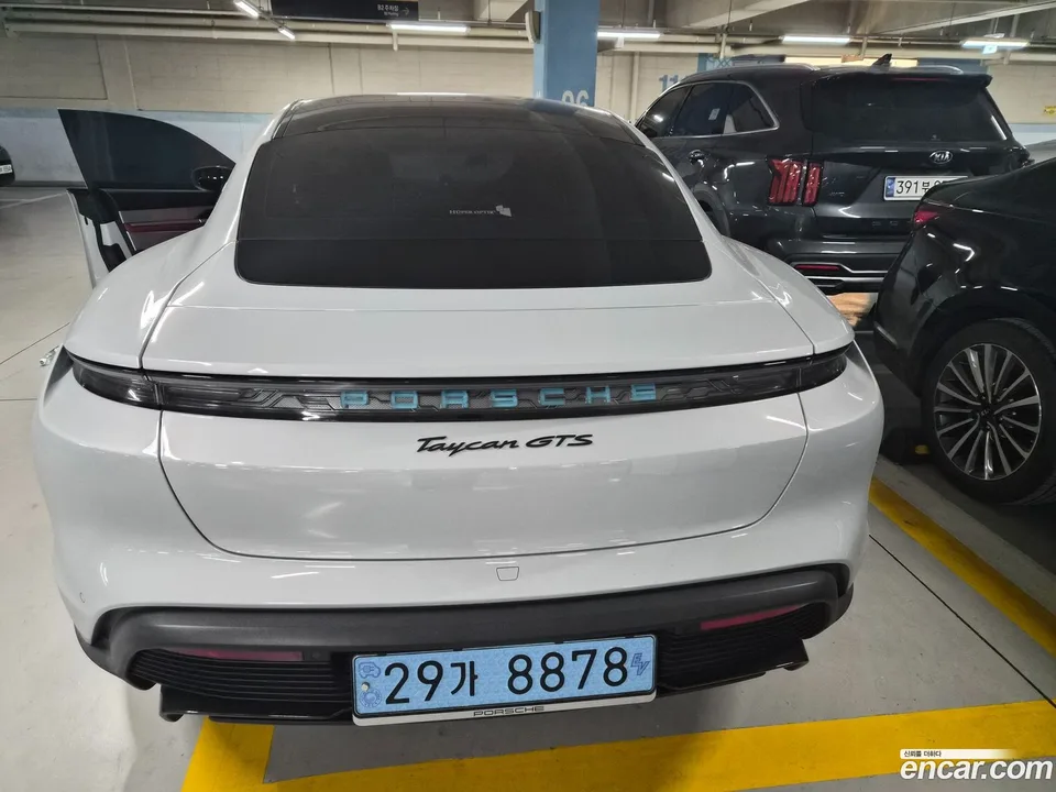 Porsche Taycan GTS 2024 — миниатюра 2