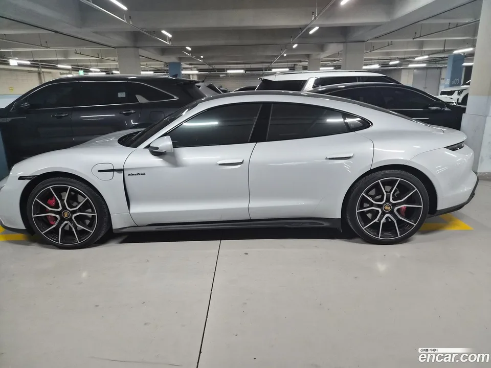 Porsche Taycan GTS 2024 — миниатюра 3