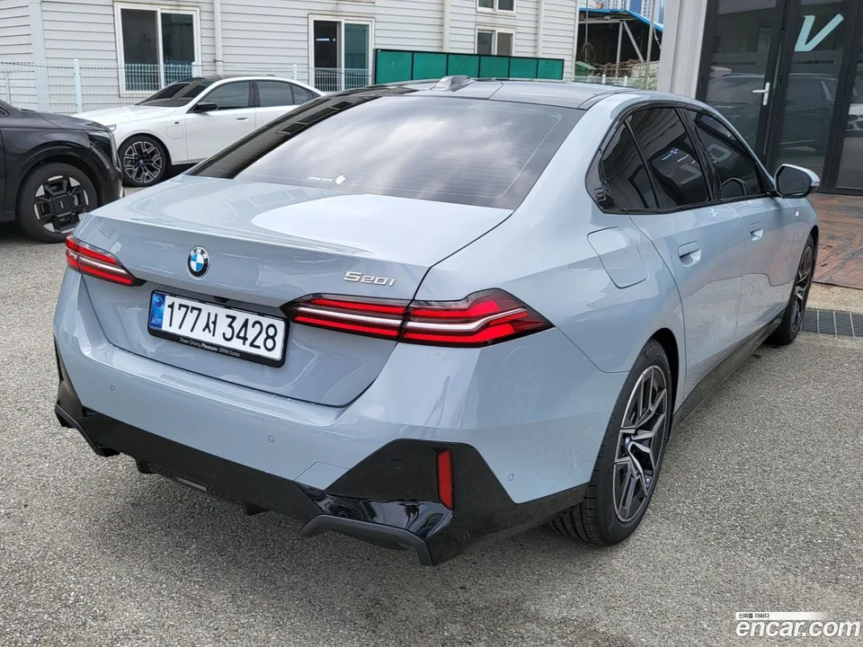 BMW 5 Series 520i M 2025 — миниатюра 2
