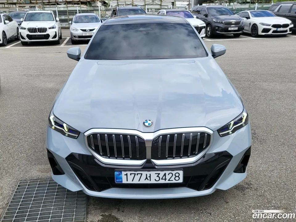 BMW 5 Series 520i M 2025 — фото 1, купить с доставкой в Москву