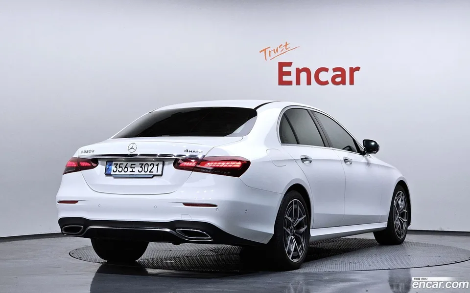 Mercedes-Benz E-Class E220d 4MATIC AMG Line 2023 — миниатюра 2