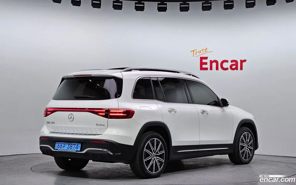 Mercedes-Benz EQB EQB300 4MATIC AMG 2024 — миниатюра 2