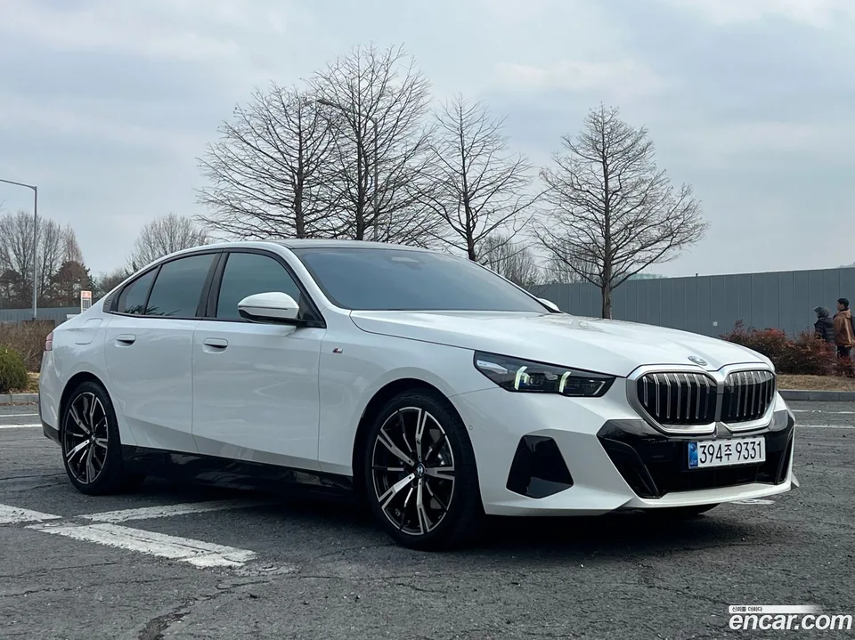 BMW 5 Series 530e M 2025 — миниатюра 2