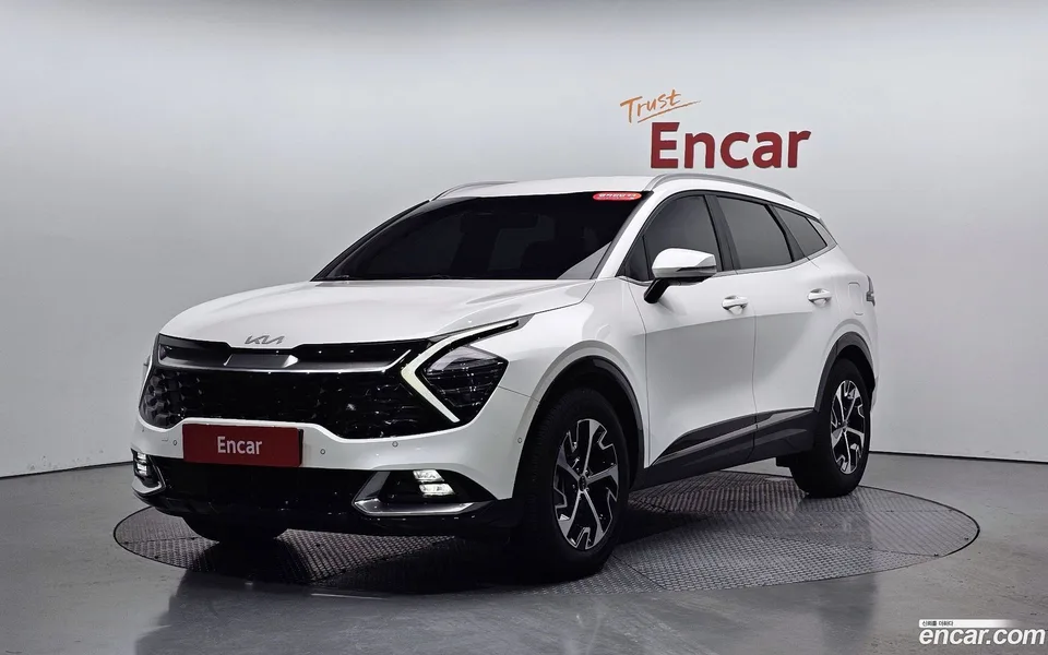 Kia Sportage Hybrid 2WD 2023 — фото 1, купить с доставкой в Москву