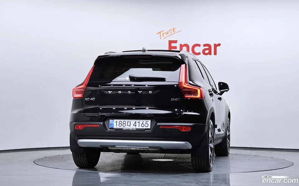 Volvo XC40 B4 2024 — миниатюра 4