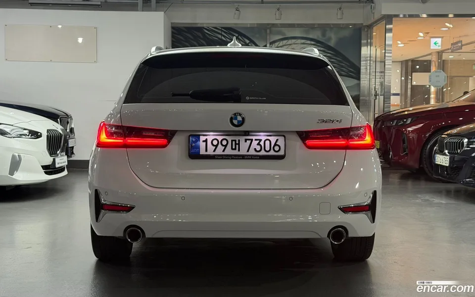 BMW 3 Series 320i 2022 — миниатюра 4