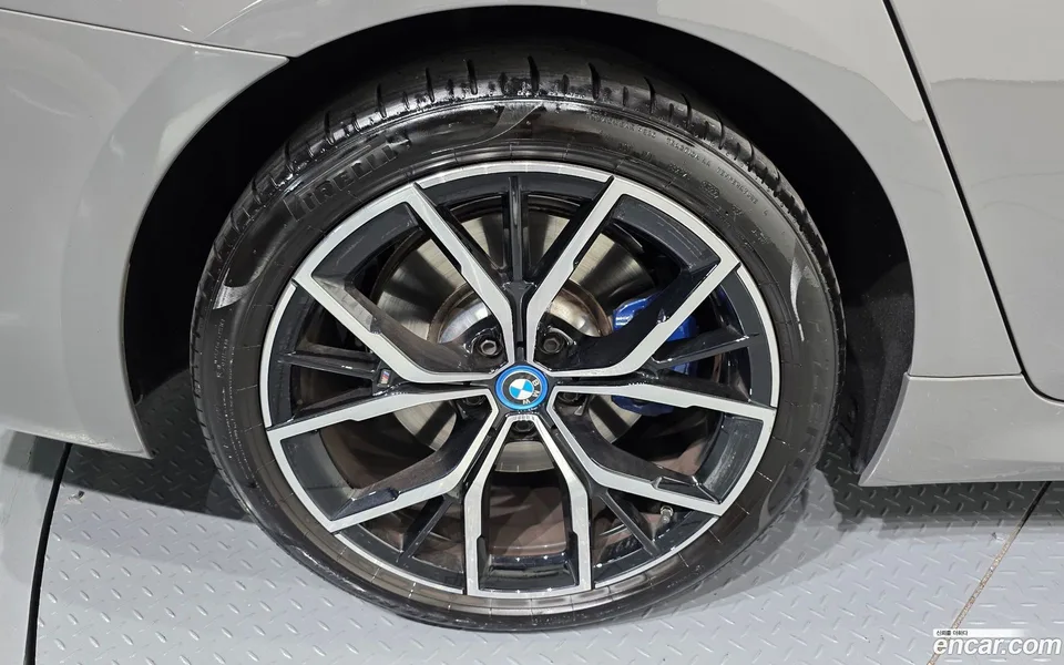 BMW 5 Series 530e M 2022 — миниатюра 5